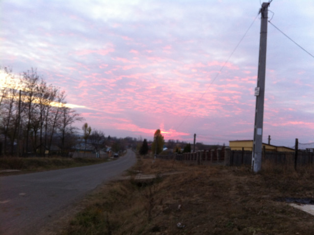 15 Km de Iasi, Romania! Casa+1683mp curte