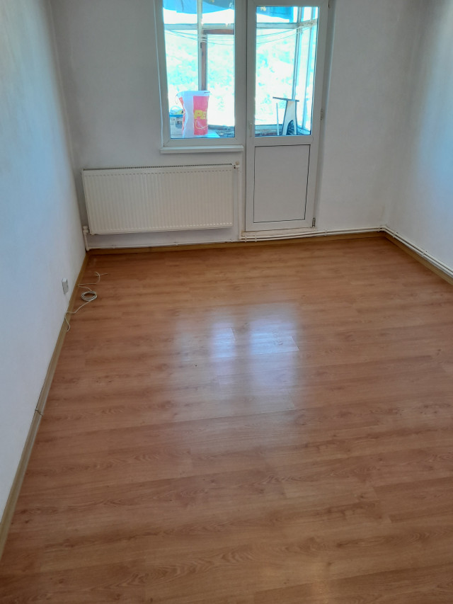 Vand apartament 2 camere