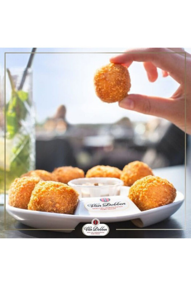 Delicii din Olanda  bitterballen, frikandellen Total Blue