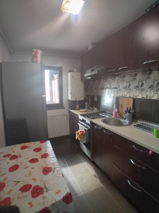 Vand apartament cu 2 camere decomandat gata de mutat, sector 4