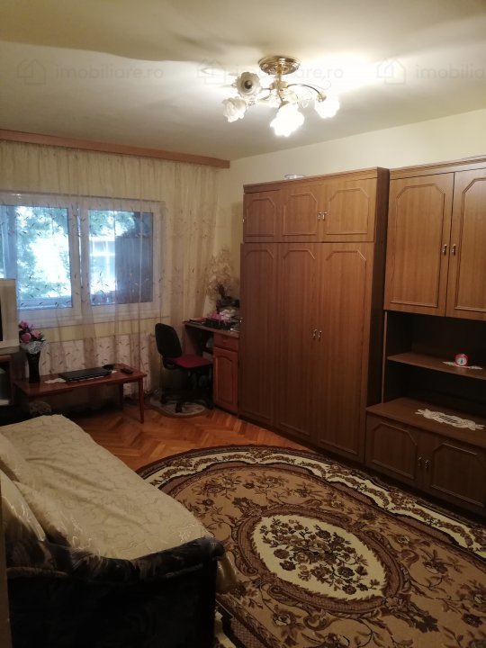 Vand apartament 3 camere,parter, Brasov