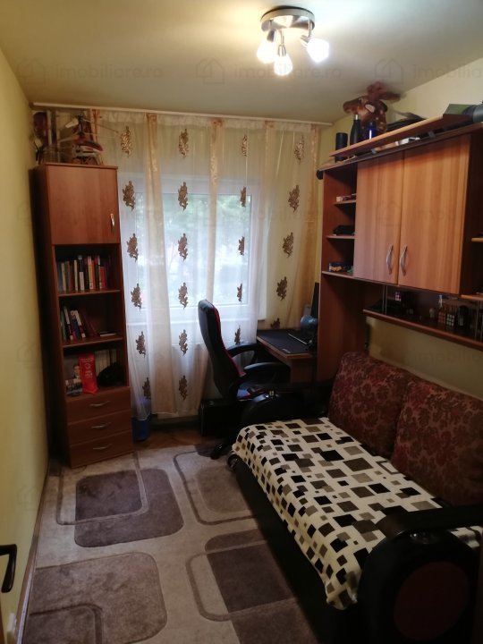 Vand apartament 3 camere,parter, Brasov