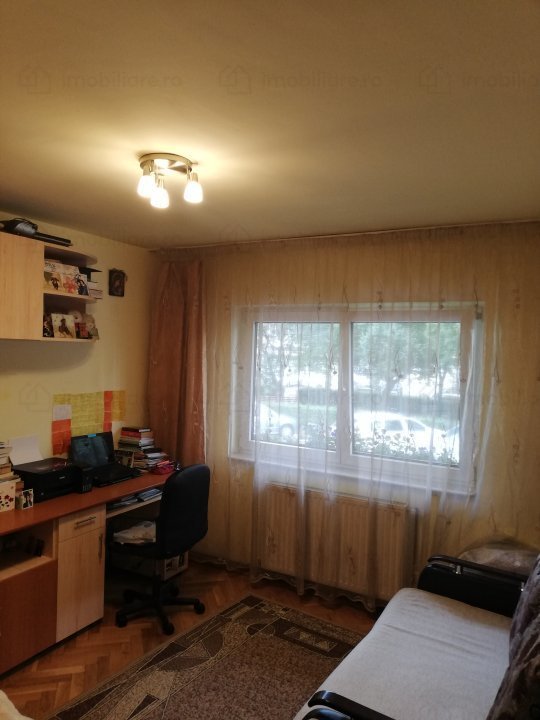 Vand apartament 3 camere,parter, Brasov