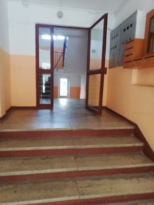 Vand apartament 3 camere,parter, Brasov