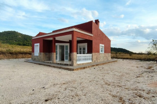 Chalet  con parcela de 11.200m2 en Abanilla, cerca de Pinoso.